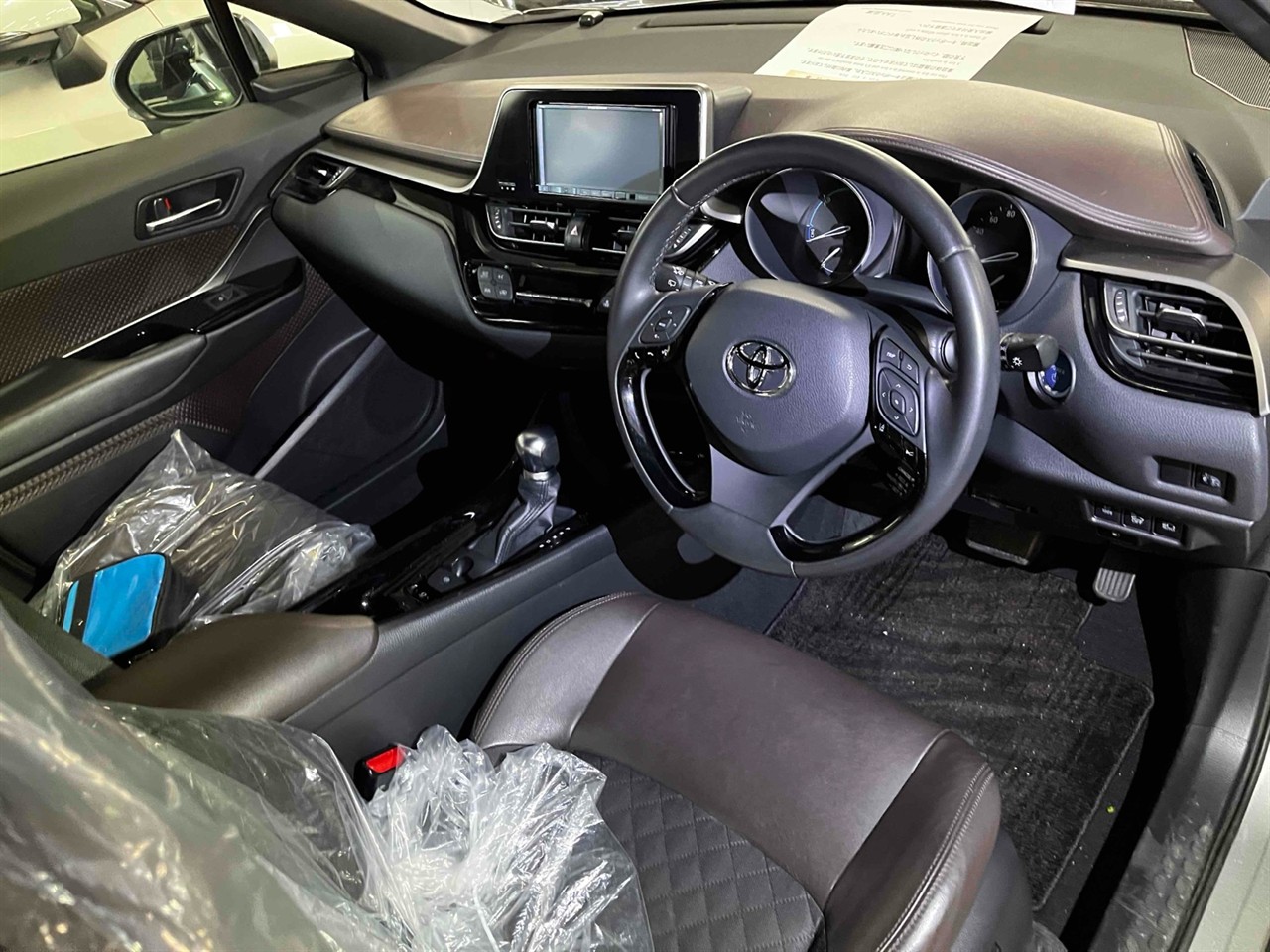 2017 Toyota C-HR Transit Hybrid G model Carousel 11