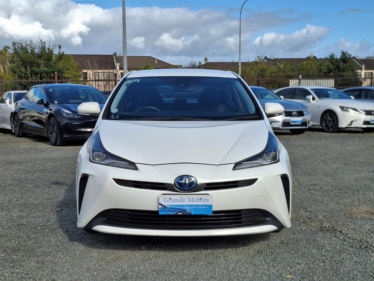 2020 Toyota Prius S.Radar cruise.Lane assist.Safety radar.Rear cam.8 Airbags. Carousel 10