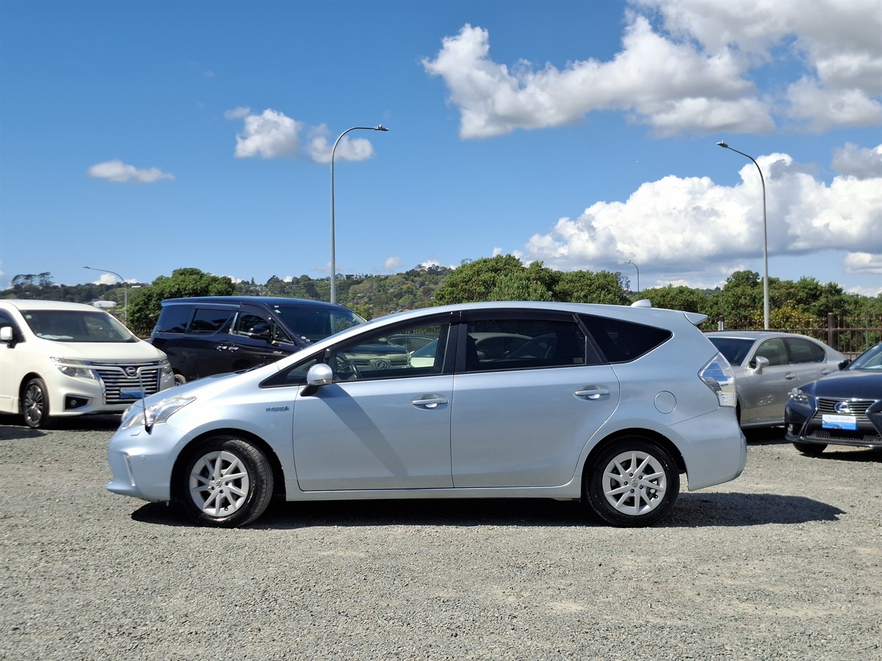 2013 Toyota Prius Alpha S.7 seater.Rear camera.8 Airbags. Carousel 13