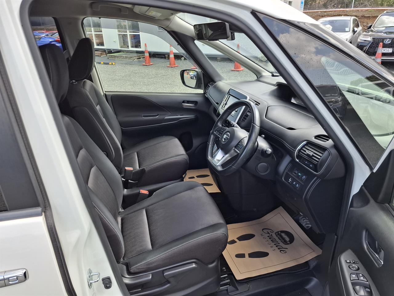 2017 Nissan Serena Highway star.Hybrid.Pro-pilot.Radar cruise.360°camera.Park sensors. Carousel 2