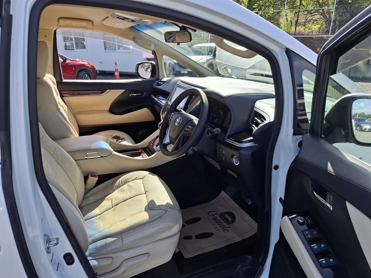 2015 Toyota Alphard Hybrid.Cruise control.Rear cam.Park sensors.Elec doors.8 SRS Airbags Carousel 2