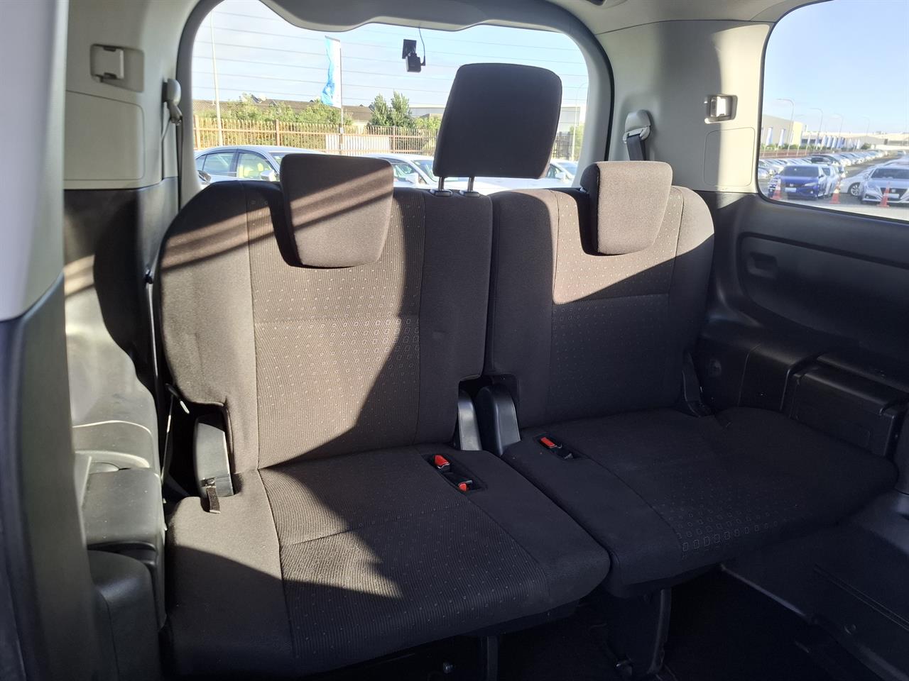 2014 Toyota Voxy Hybrid.Cruise control.Rear camera.7 seater.SRS Airbags. Carousel 6