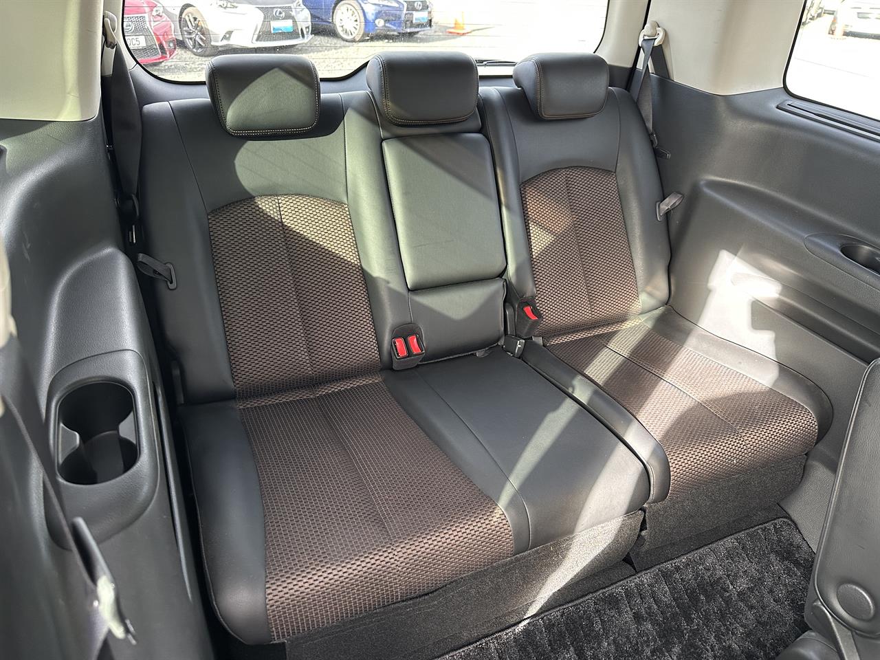 2012 Nissan Elgrand Highway star.Rear camera 7 Seats Carousel 2