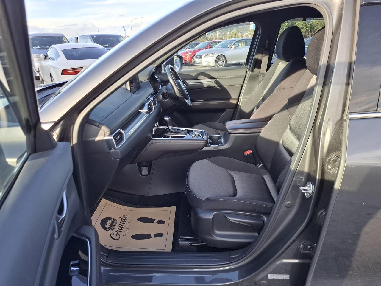 2018 Mazda CX-8 25S.7 seats.HUD.Safety radar.Lane assist.360°camera.Park sensors. Carousel 4