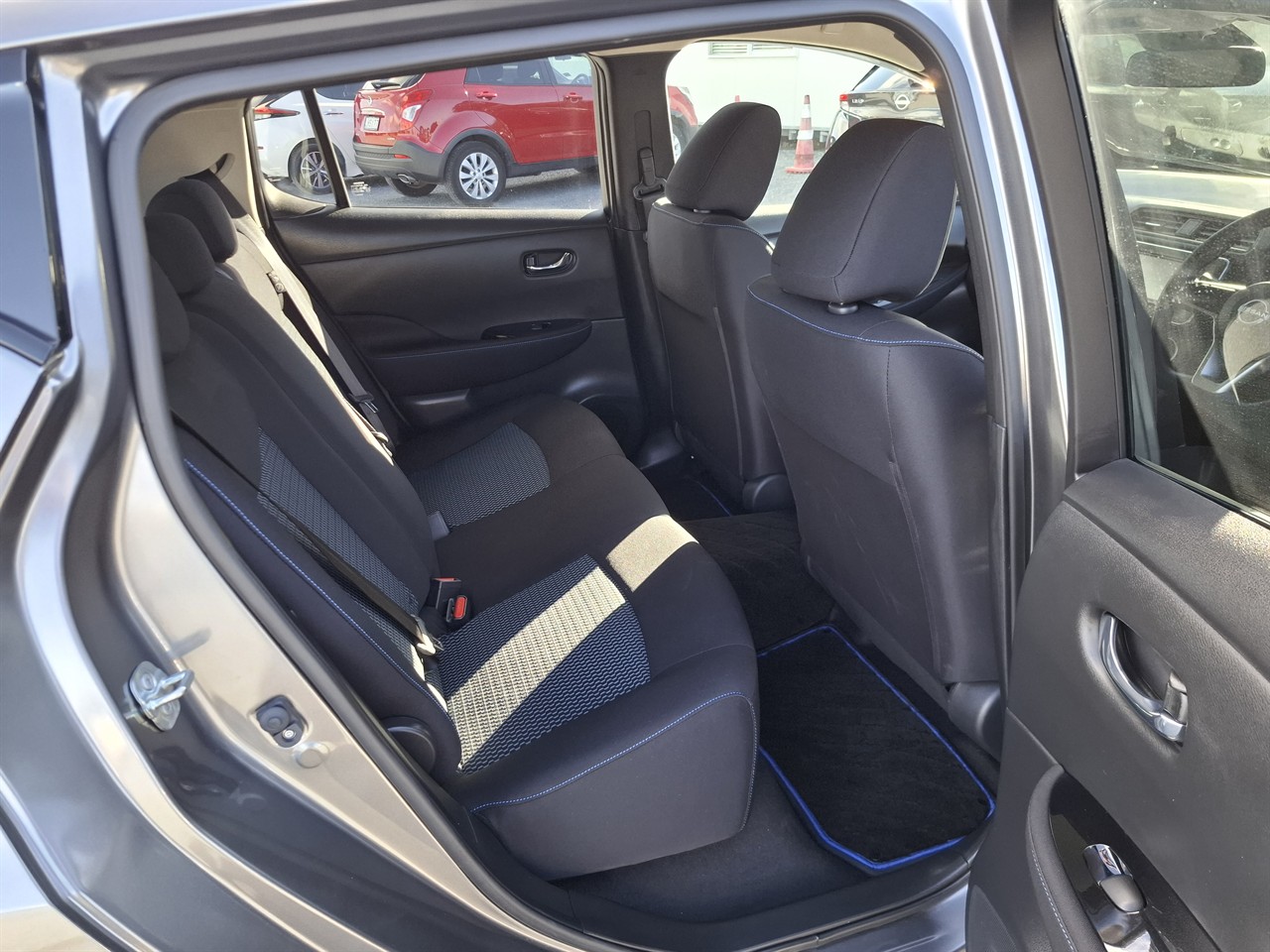 2022 Nissan Leaf 90.10% Soh low km Carousel 2