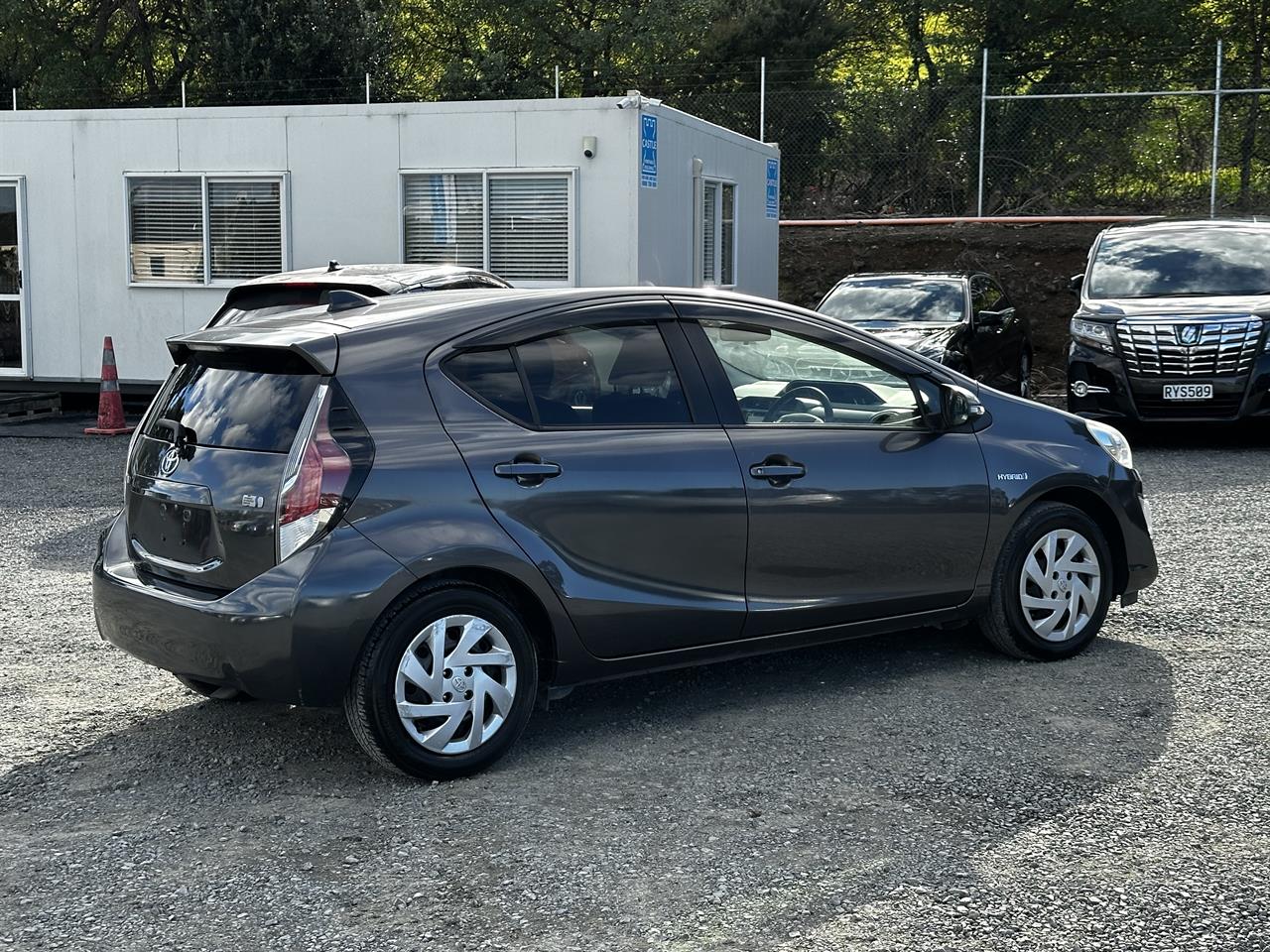 2015 Toyota Aqua Hybrid. SRS Airbags. Carousel 13