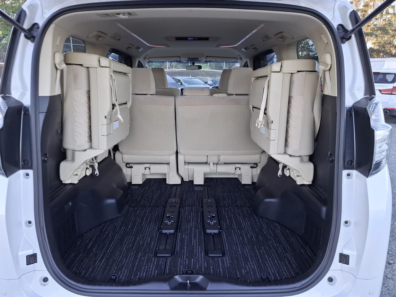 2015 Toyota Vellfire 8 seater Reversing Camera Parking Sensors Carousel 17