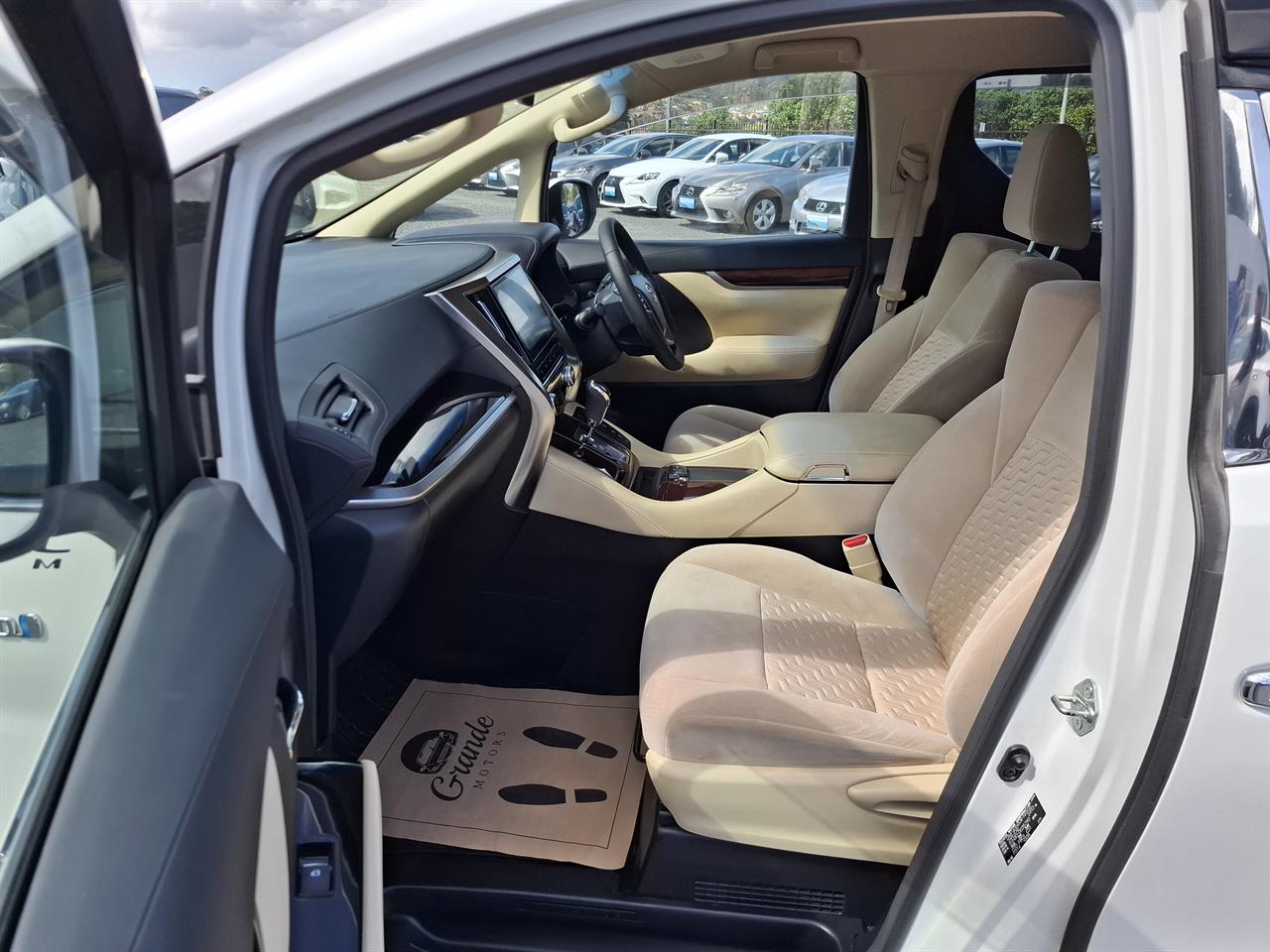 2016 Toyota Vellfire Hybrid.Radar cruise.Rear camera.Park sens.8 Airbags. Carousel 2
