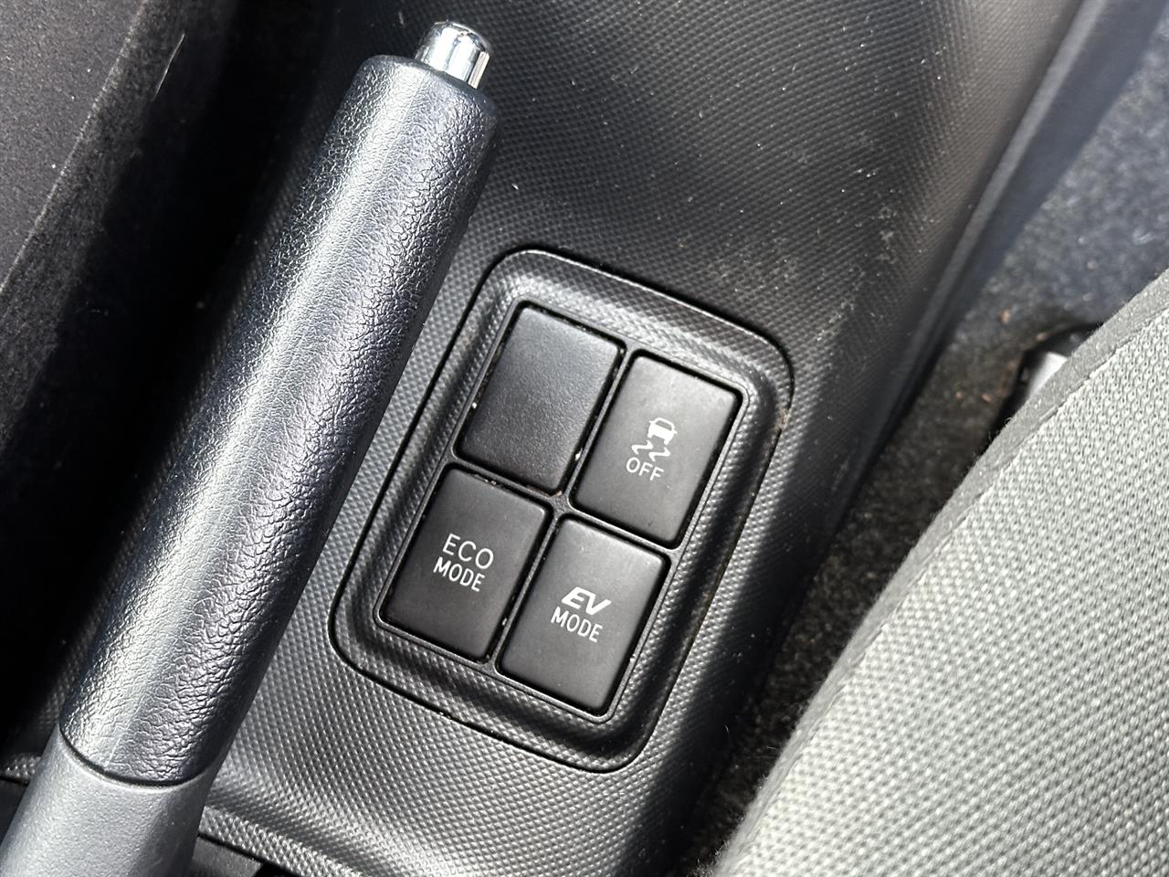 2015 Toyota Aqua Hybrid. SRS Airbags. Carousel 6