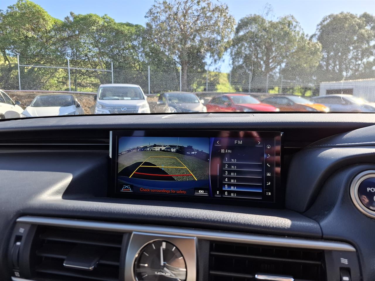 2017 Lexus IS 300h Radar cruise.Blind spot.Lane assist.Alarm.10 Airbags. Carousel 5