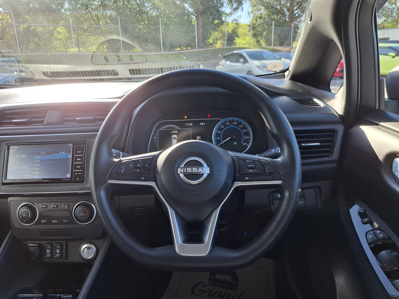2022 Nissan Leaf 90.10% Soh low km Carousel 6
