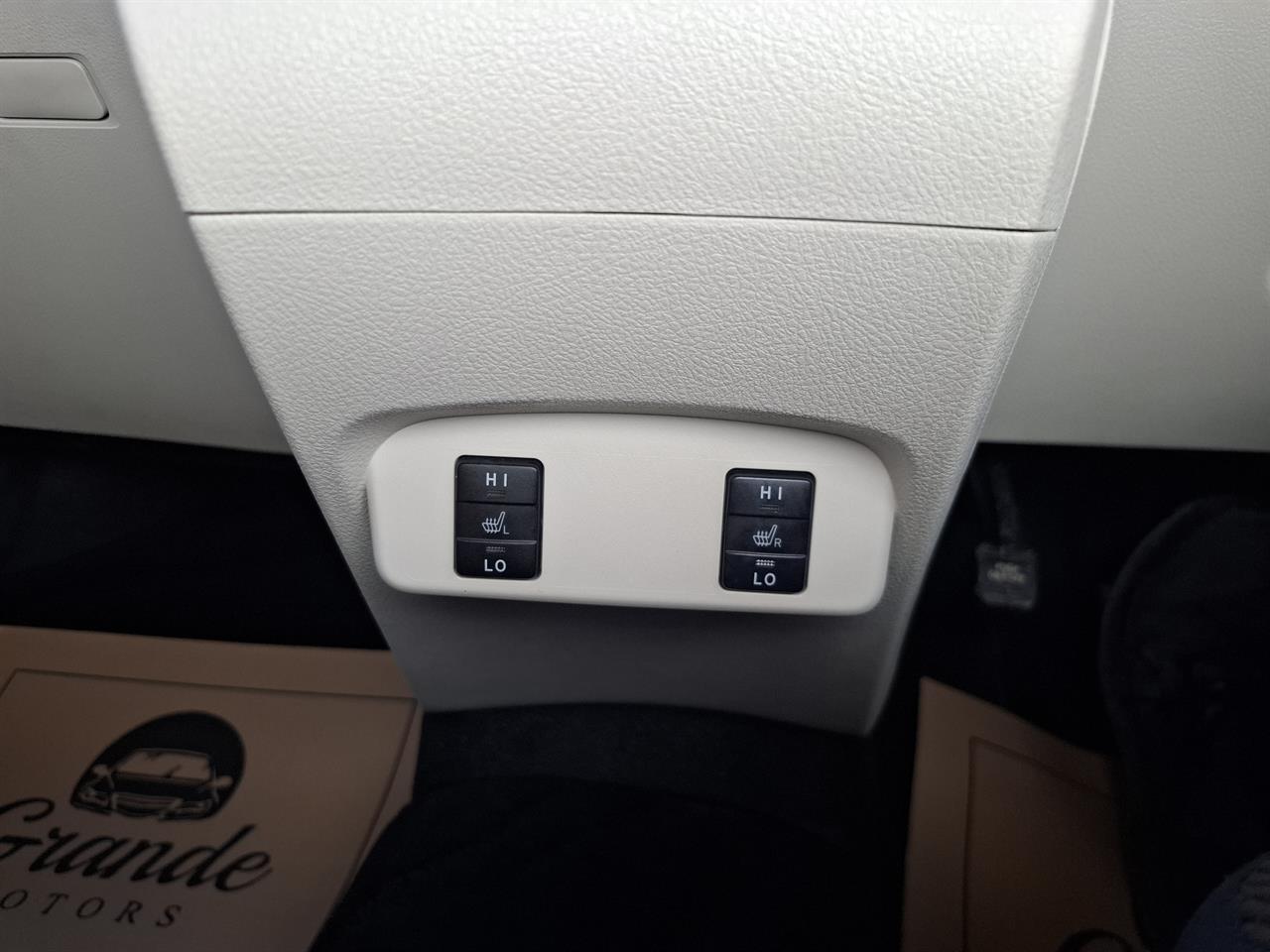 2016 Toyota Sienta Hybrid G.7 seats.Lane assist.Safety radar.Button start. Carousel 18