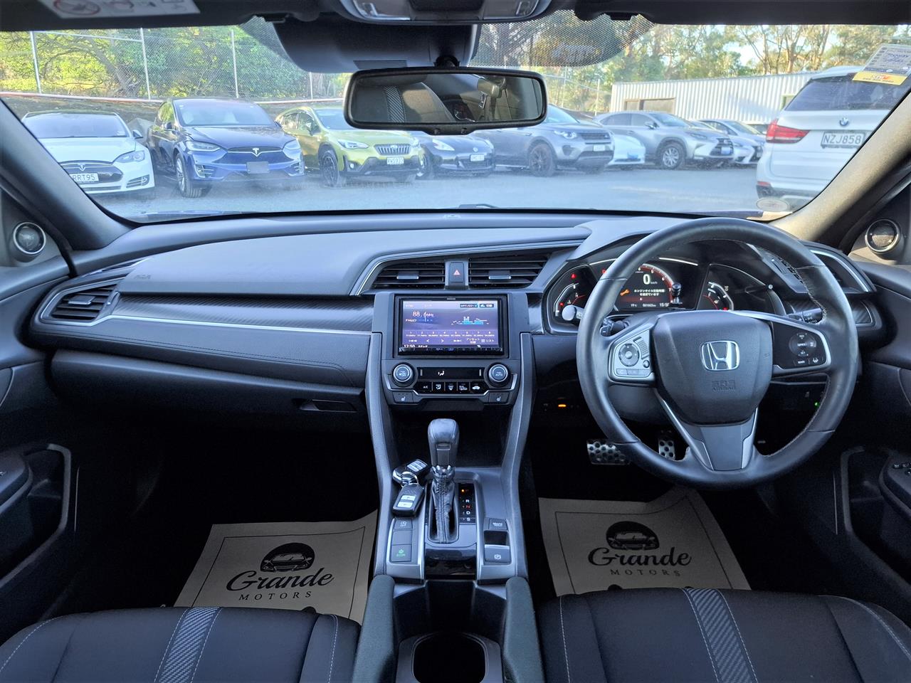2017 Honda Civic Safety radar.Lane assist.Radar cruise.Rear camera. Carousel 5