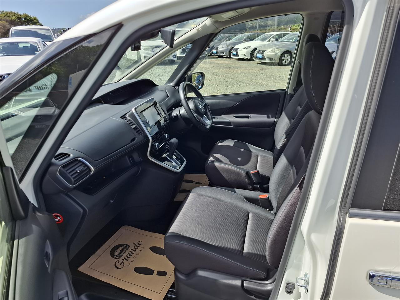 2017 Nissan Serena Highway star.Hybrid.Pro-pilot.Radar cruise.360°camera.Park sensors. Carousel 5