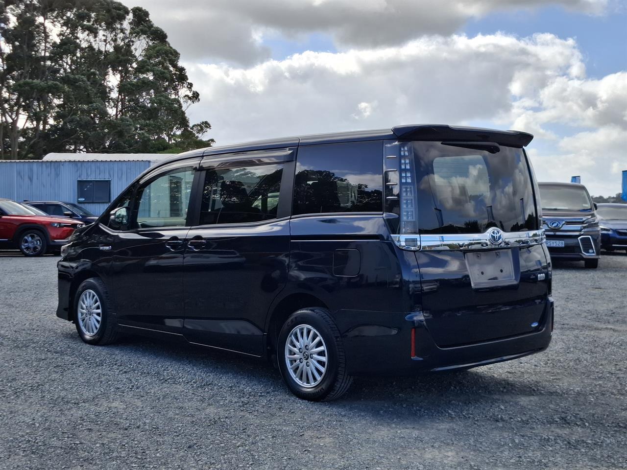2015 Toyota Voxy HYBRID. 7 Seater.Cruise Control.Rear camera. Carousel 14