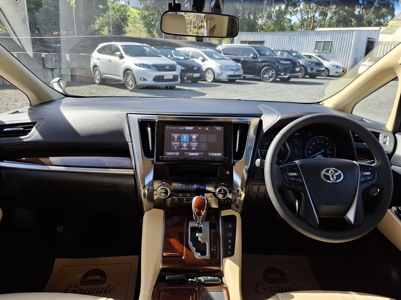 2015 Toyota Alphard Hybrid.Cruise control.Rear cam.Park sensors.Elec doors.8 SRS Airbags Carousel 7