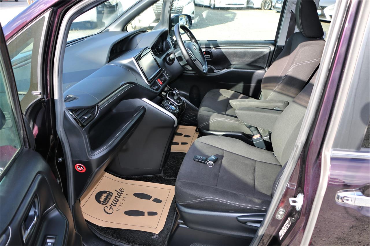 2016 Toyota ESQUIRE Hybrid.7 seats.Cruise control.Rear cam.Electric doors. Carousel 3