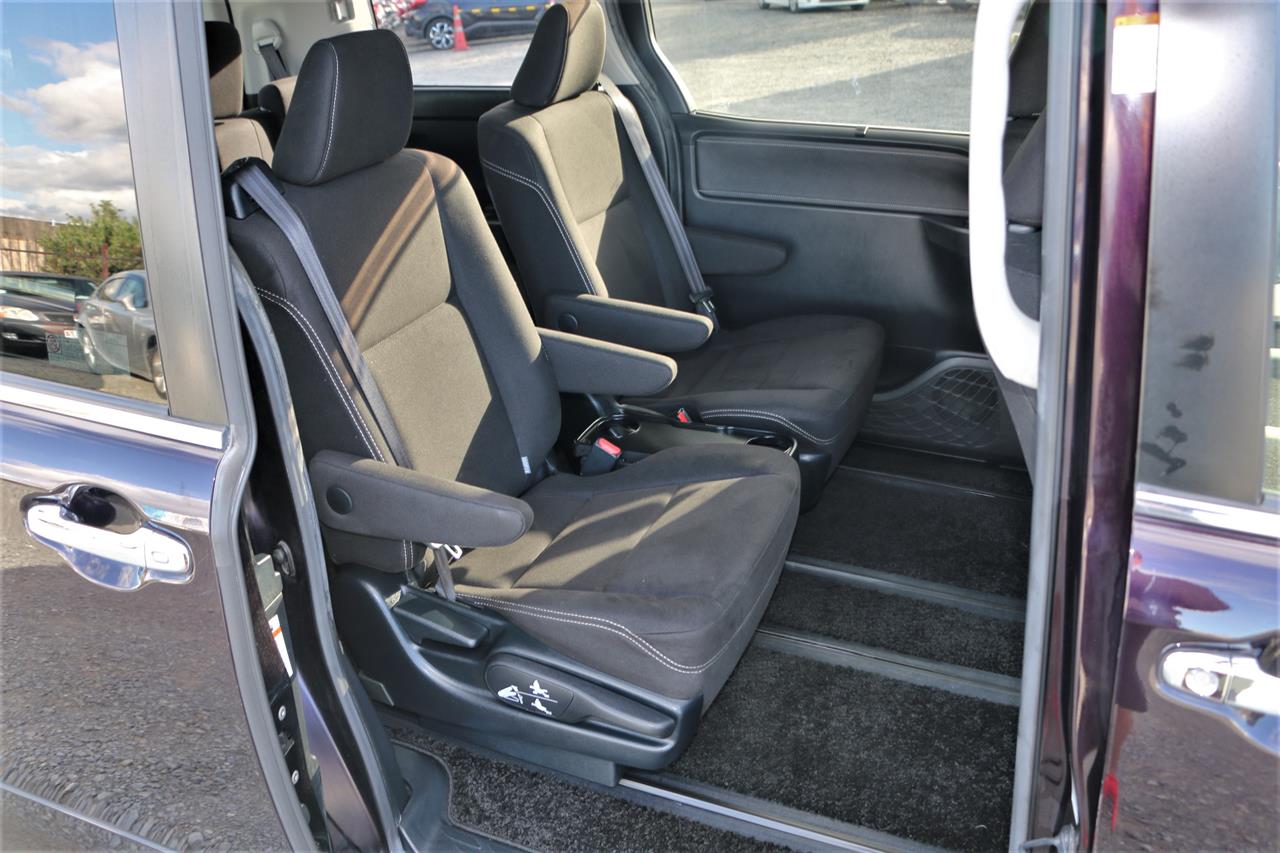 2016 Toyota ESQUIRE Hybrid.7 seats.Cruise control.Rear cam.Electric doors. Carousel 1