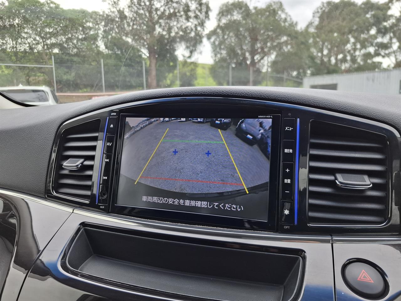 2013 Nissan Elgrand 250 Highway star.Rear camera.Button start. Carousel 8