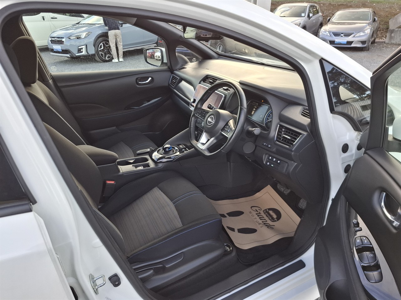 2022 Nissan Leaf 90.31% Soh G English display Grade 5 Carousel 12