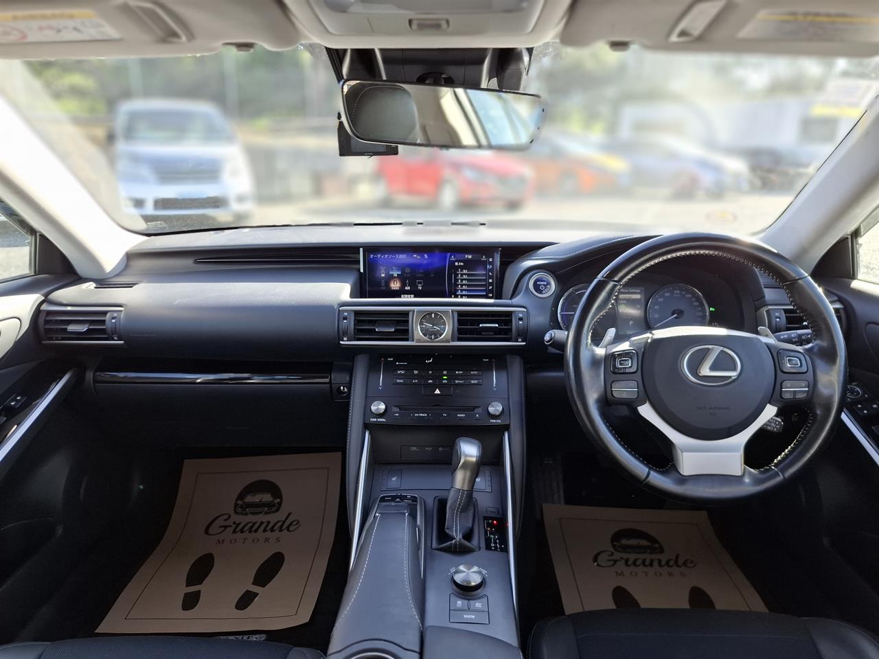 2017 Lexus IS 300h Radar cruise.Blind spot.Lane assist.Alarm.10 Airbags. Carousel 4