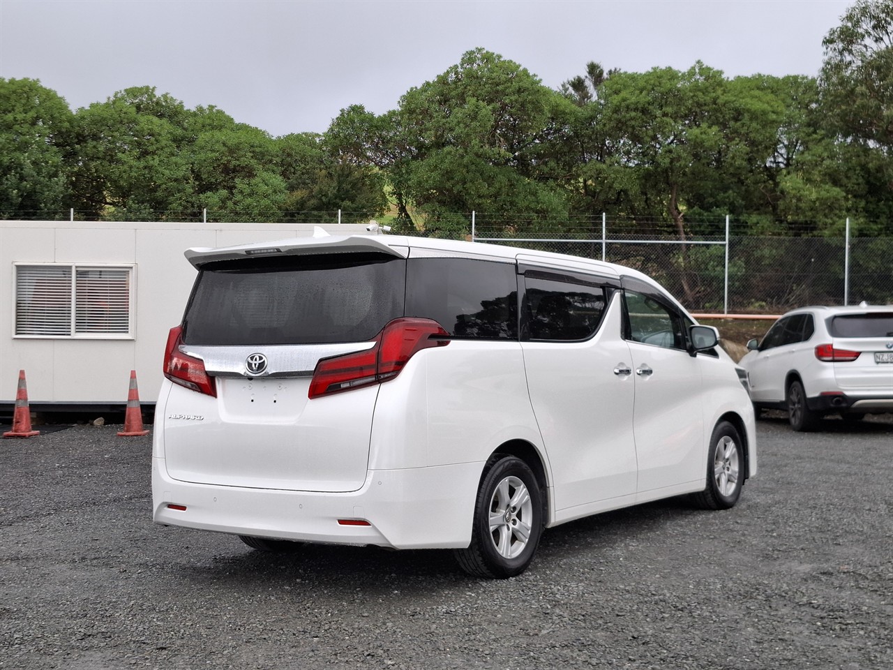 2018 Toyota Alphard 8 seater.Rear camera.8 SRS Airbags. Carousel 16