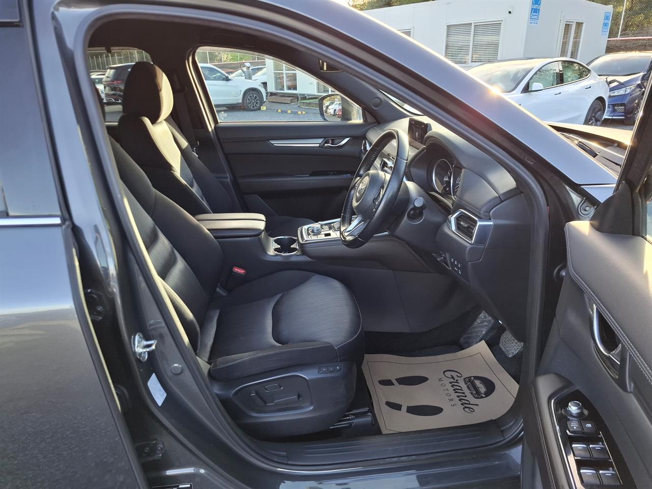 2018 Mazda CX-8 25S.7 seats.HUD.Safety radar.Lane assist.360°camera.Park sensors. Carousel 1