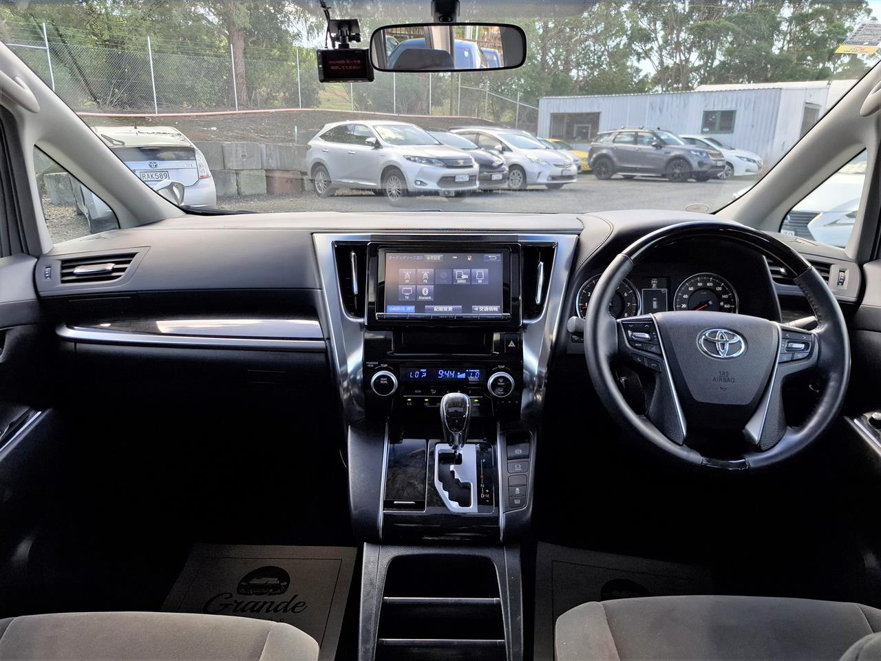 2016 Toyota Vellfire Z.Double sunroof.8 seater.Rear cam.Park sens.8 Airbags. Carousel 7