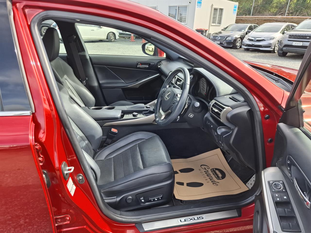 2014 Lexus IS 300h F-Sport.Blind spot.Radar cruise.Alarm.Leather.10 SRS Airbags. Carousel 16