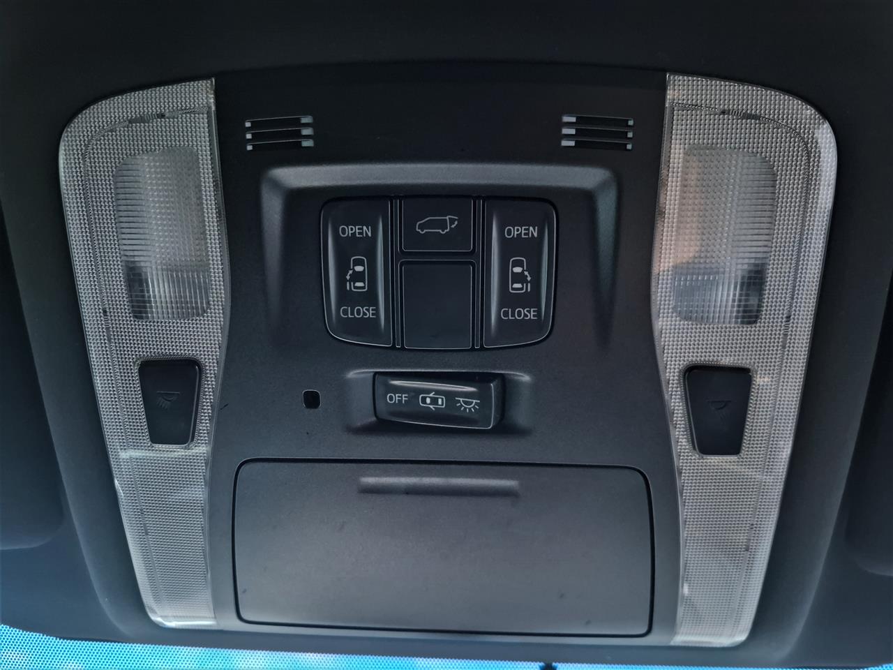 2016 Toyota Vellfire Z.Golden Eye.7seats.Cruise control.9 SRSAirbags. Carousel 9