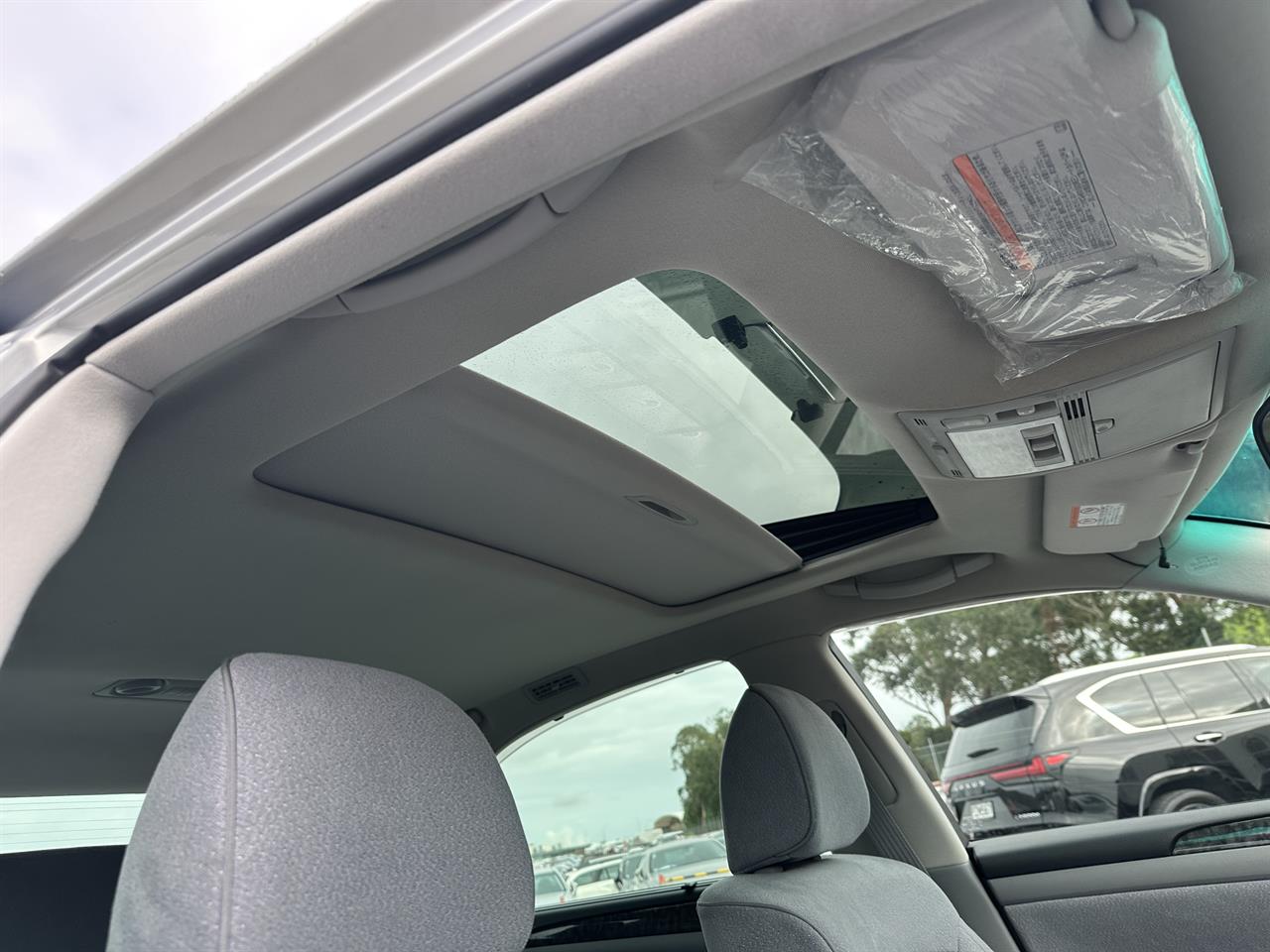 2005 Toyota Crown G.Sunroof.Mark Levinson.Radar cruise.Rear camera.8 Airbags. Collage 2