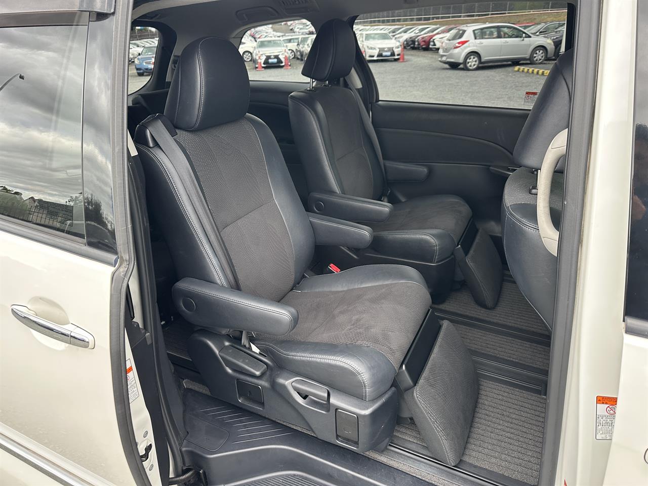 2016 Toyota Estima Aeras.Premium.Cruise control.7 seats.Rear camera. Collage 2