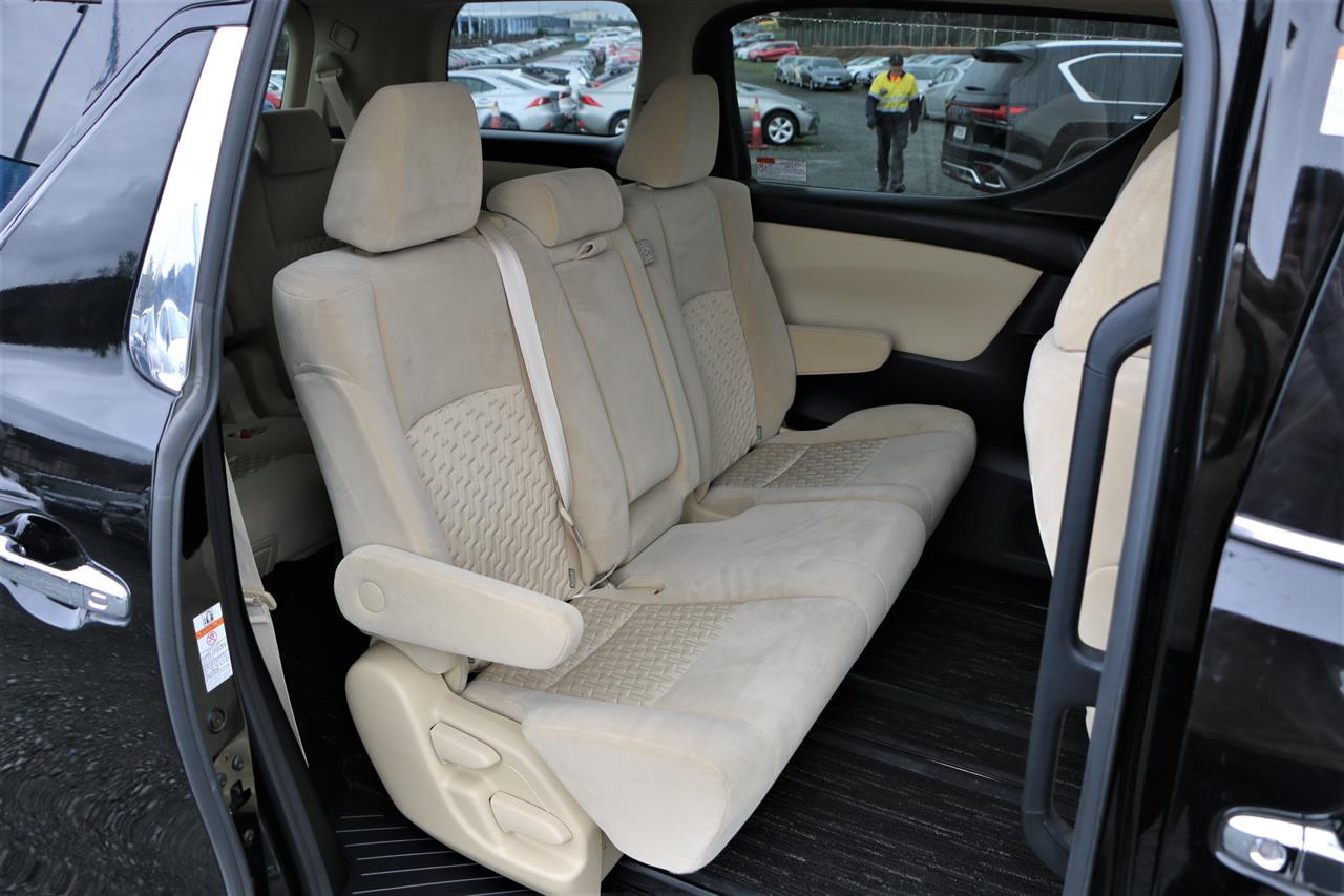 2017 Toyota Vellfire 8 seats.Rear camera.Park sensors.10 Airbags.Button start. Carousel 1