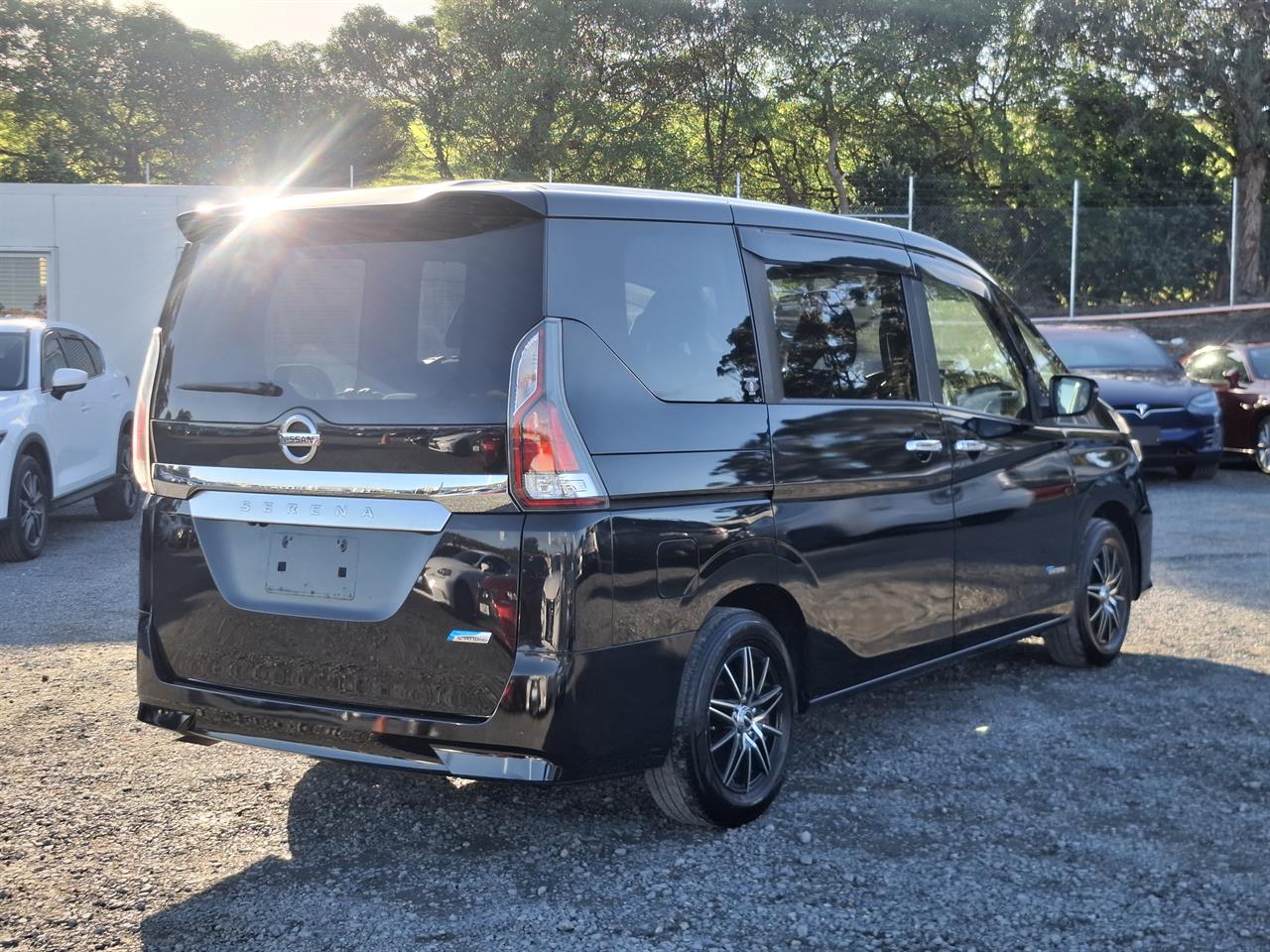 2017 Nissan Serena Hybrid.8 seats.Rear cam.Cruise control. Carousel 17