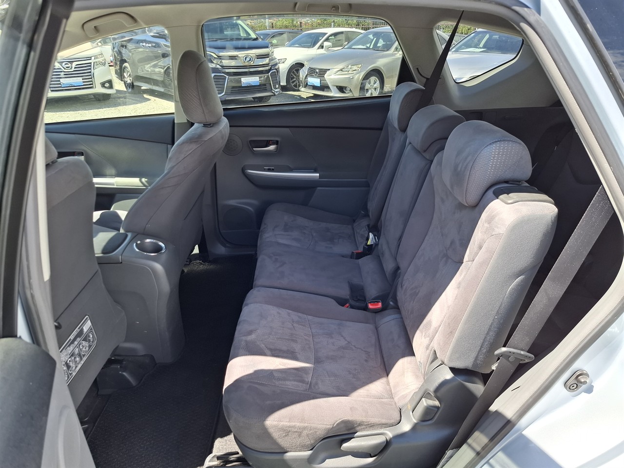 2013 Toyota Prius Alpha S.7 seater.Rear camera.8 Airbags. Carousel 1