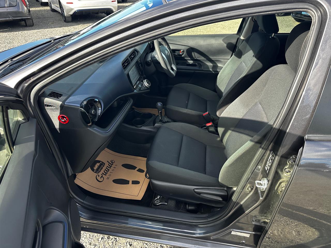 2015 Toyota Aqua Hybrid. SRS Airbags. Carousel 2