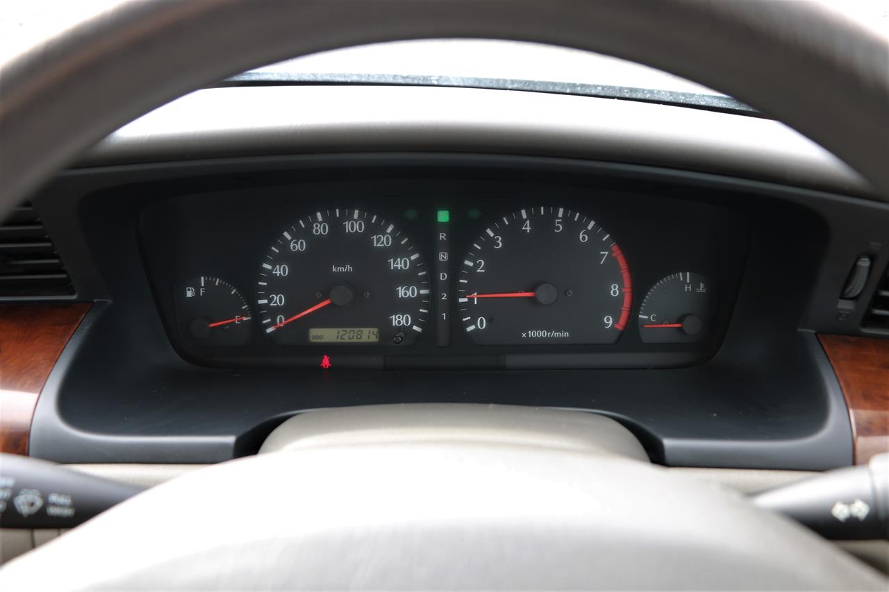 1999 Nissan Laurel Medalist. Carousel 5