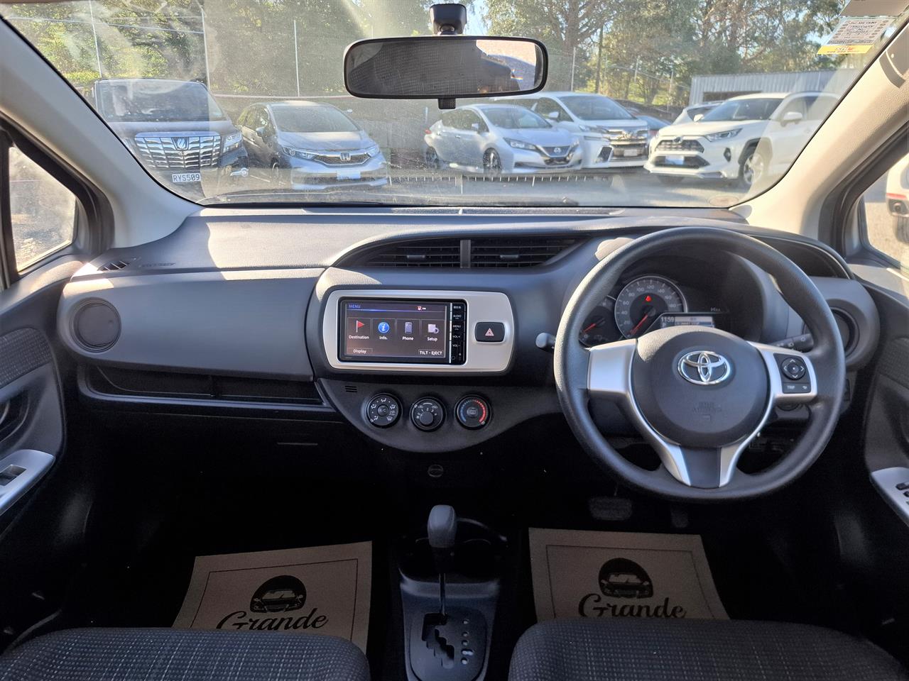 2015 Toyota Vitz F.LOW KM.Rear camera.SRS Airbags. Carousel 5