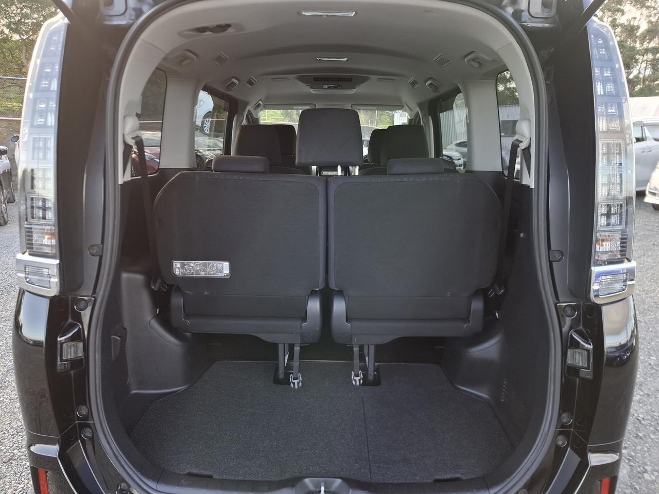 2014 Toyota Voxy Hybrid.Cruise control.Rear camera.7 seater.SRS Airbags. Carousel 18