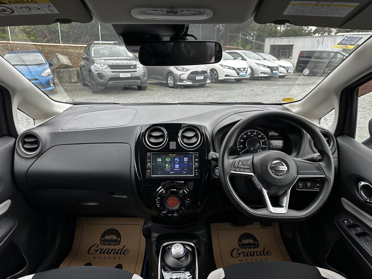 2019 Nissan Note E-power.Rear camera.Lane assist.Safety radar.Park sensors.Button start. Carousel 4