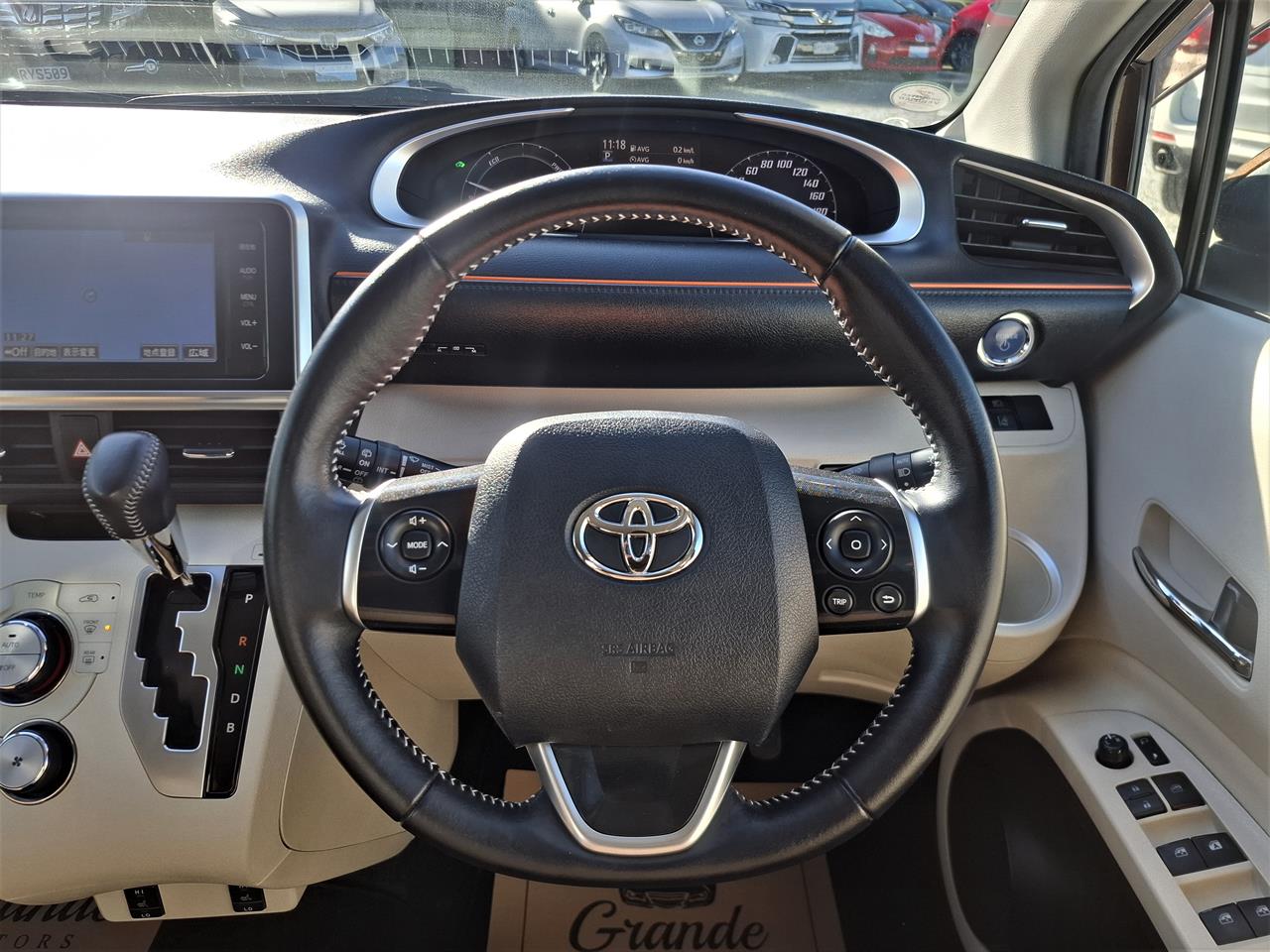 2016 Toyota Sienta Hybrid G.7 seats.Lane assist.Safety radar.Button start. Carousel 19