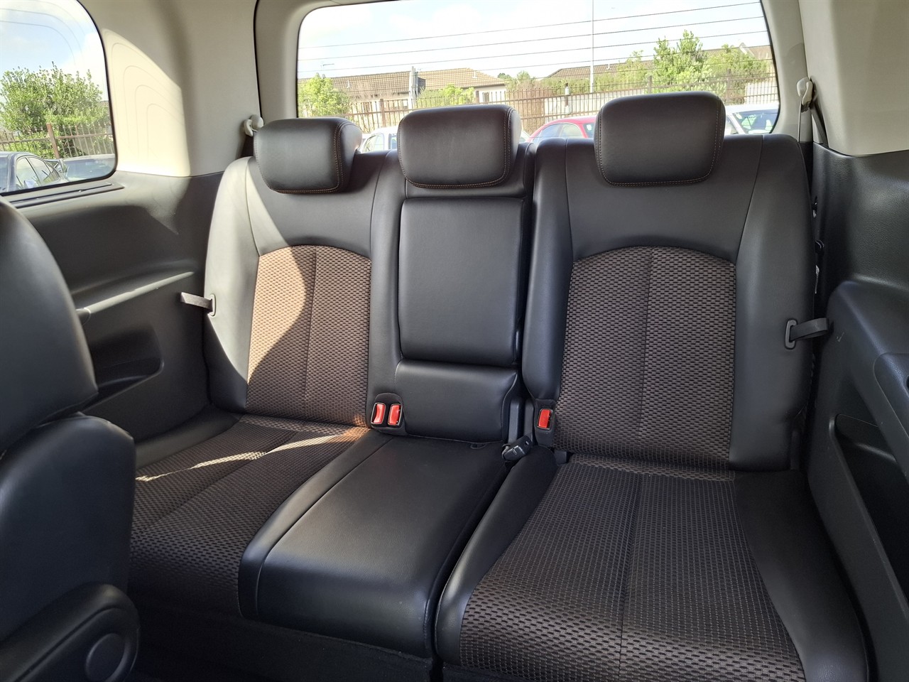 2012 Nissan Elgrand Highway star.Rear camera 7 Seats Carousel 7