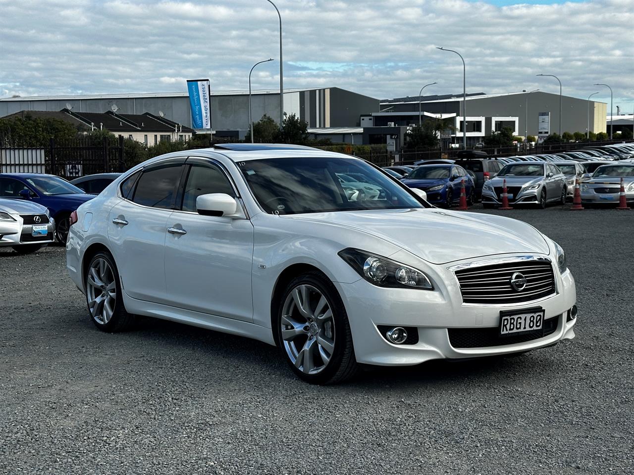 2013 Nissan Fuga 370GT. Sunroof.Leather.Cruise Control.SRS Airbags.