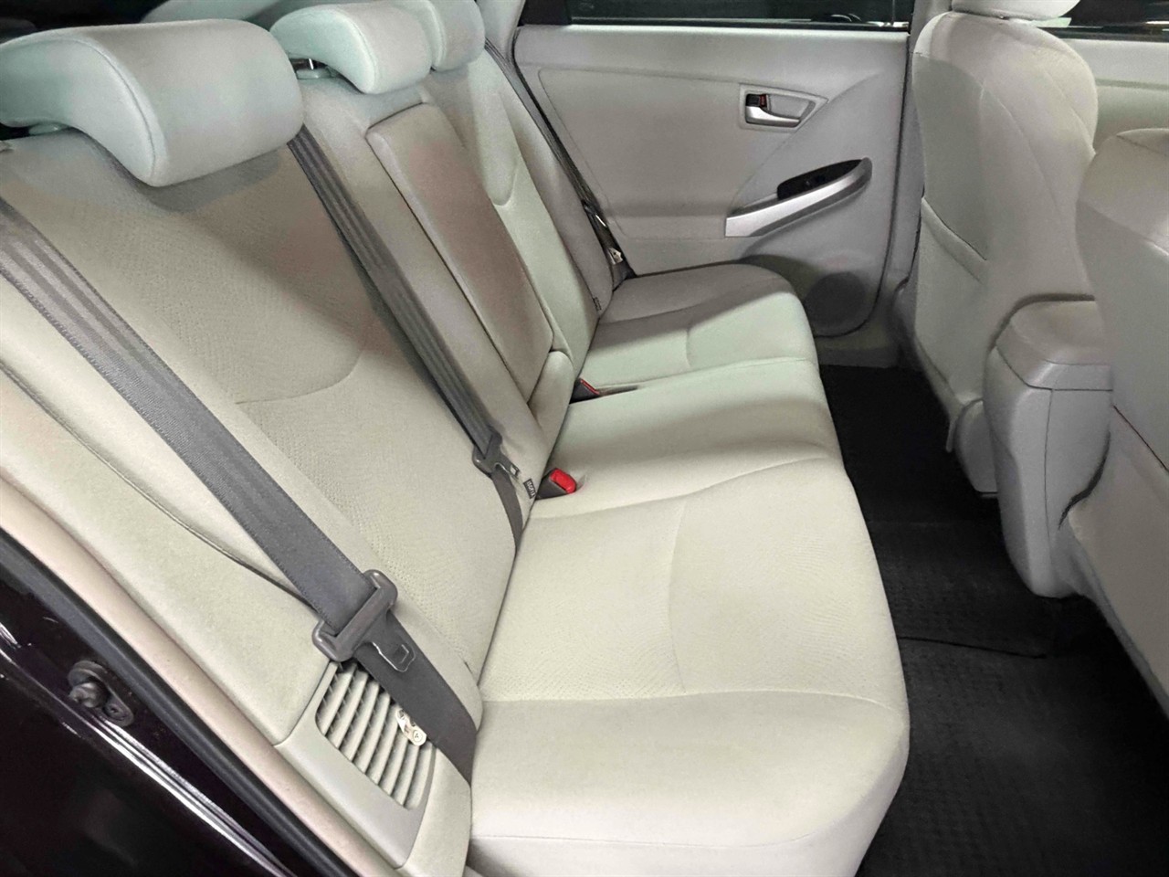 2015 Toyota Prius Transit Low km Hybrid S model Carousel 2