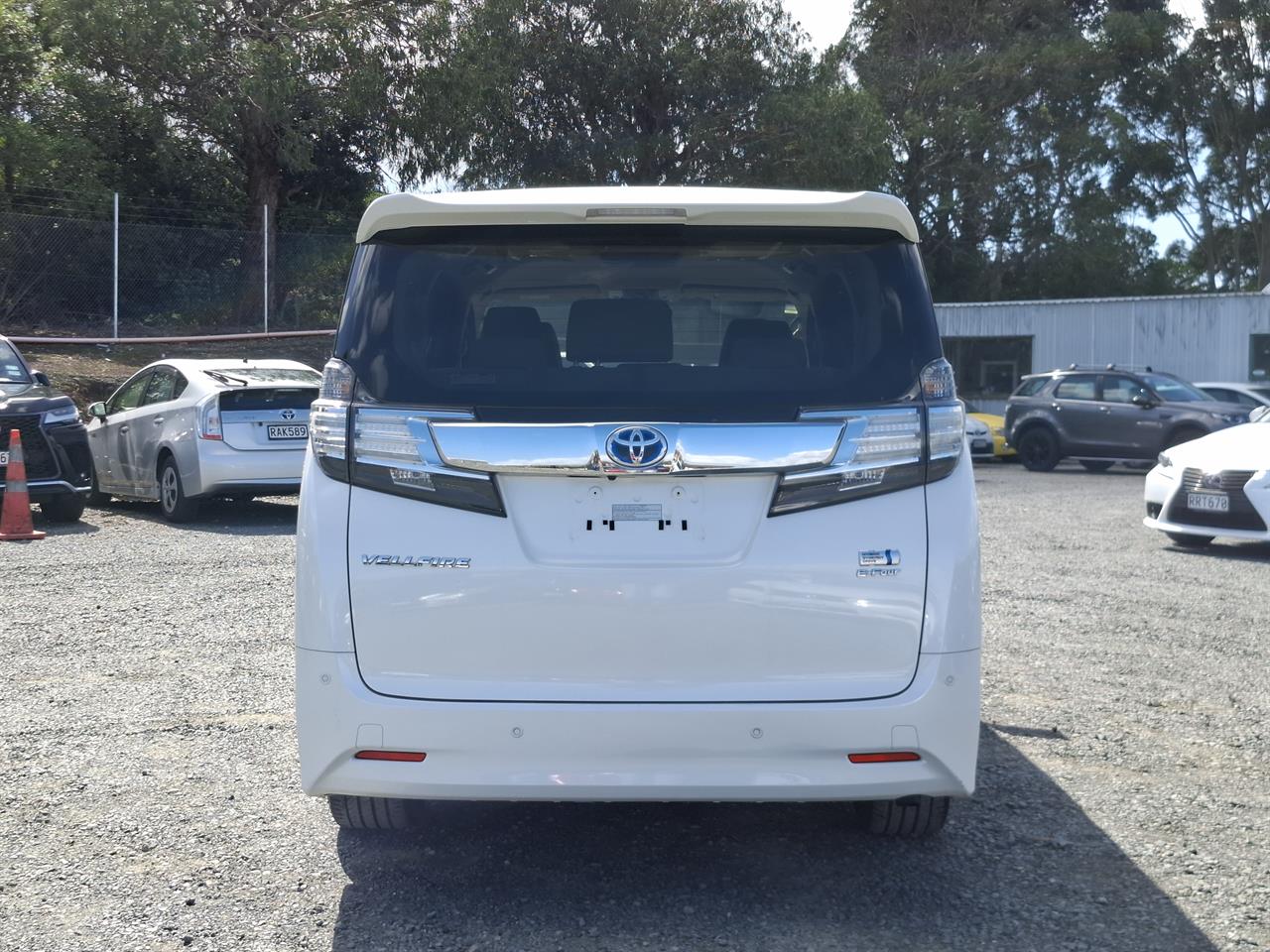 2016 Toyota Vellfire Hybrid.Radar cruise.Rear camera.Park sens.8 Airbags. Carousel 16