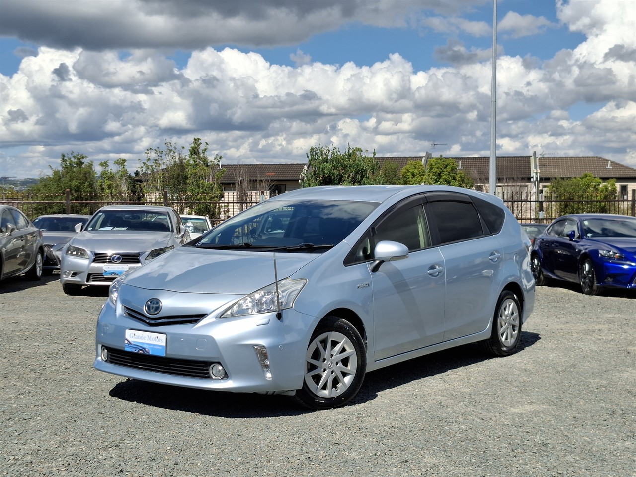 2013 Toyota Prius Alpha S.7 seater.Rear camera.8 Airbags. Carousel 12