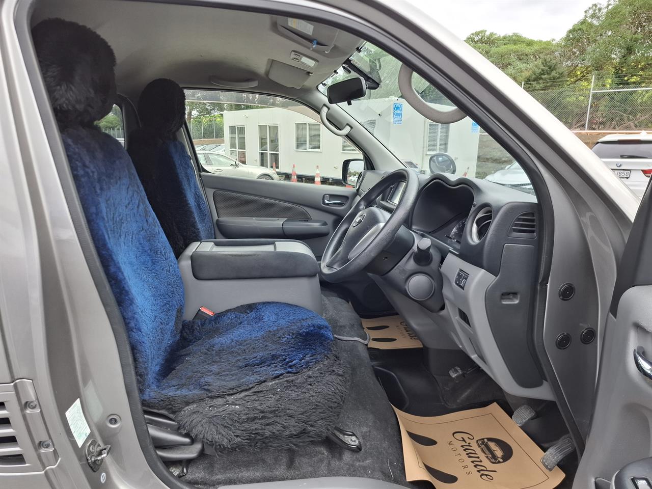 2015 Nissan NV350 Premium GX.RS Caravan.Bullbar.Rear cam.Alarm.Alloys. Collage 1