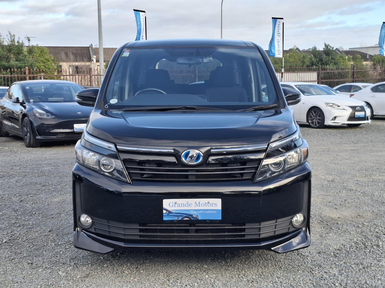 2014 Toyota Voxy Hybrid.Cruise control.Rear camera.7 seater.SRS Airbags. Carousel 11