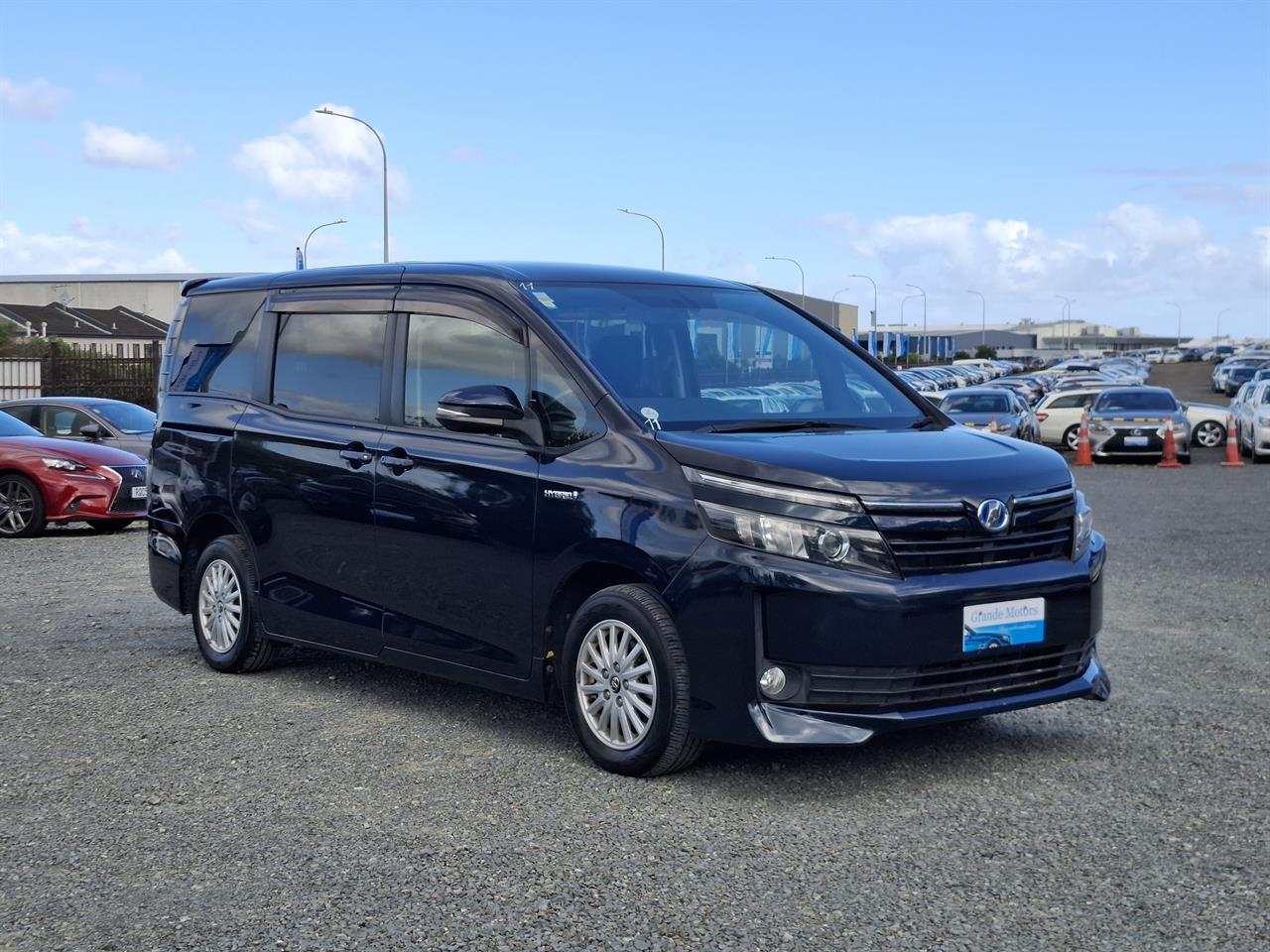 2015 Toyota Voxy HYBRID. 7 Seater.Cruise Control.Rear camera.