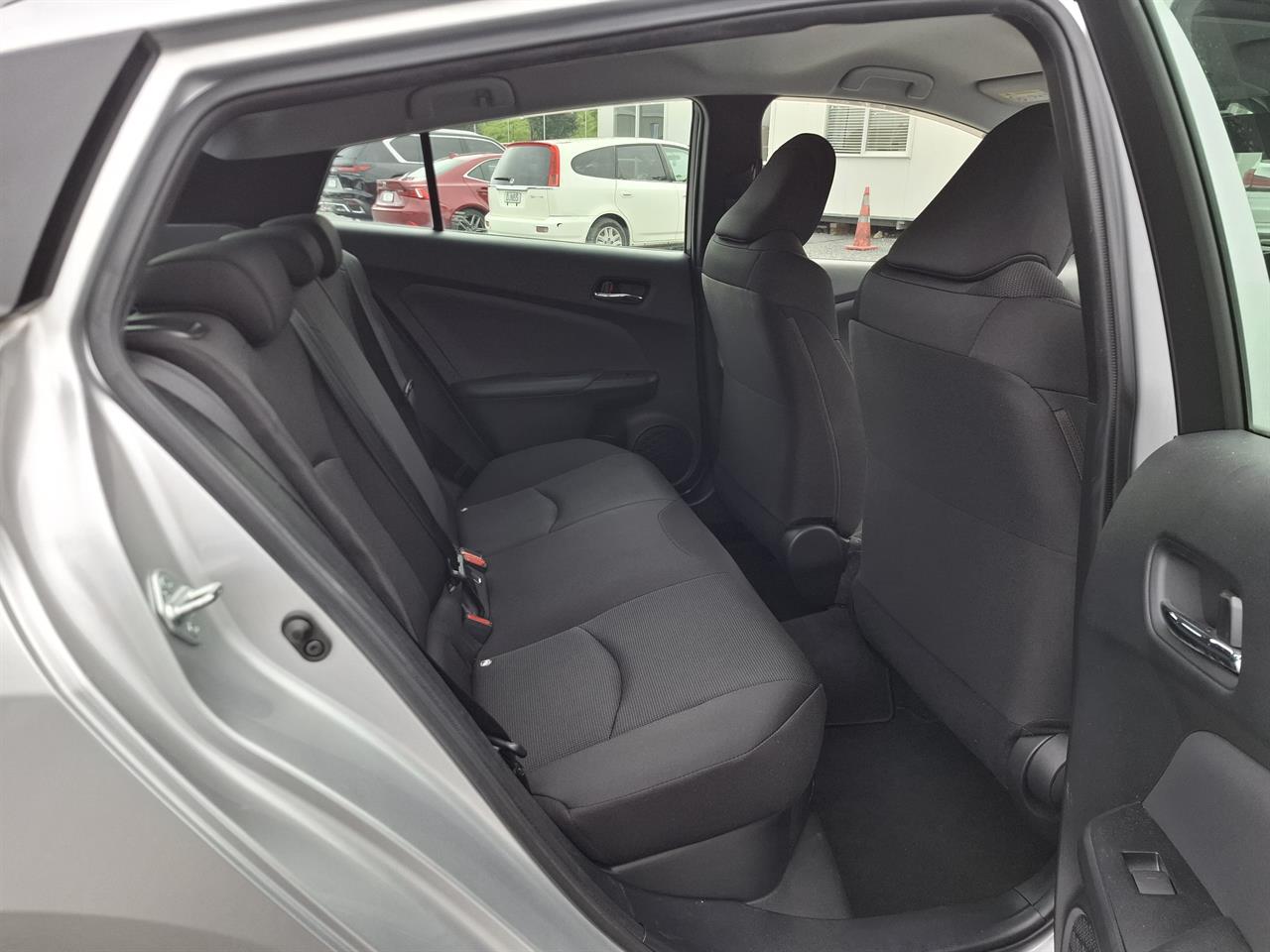 2019 Toyota Prius S.Radar cruise.Lane assist.Safety radar.Rear cam.8 Airbags. Carousel 2